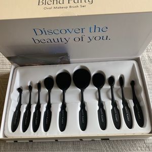 Vanity Planet Oval Makeup Brush Set